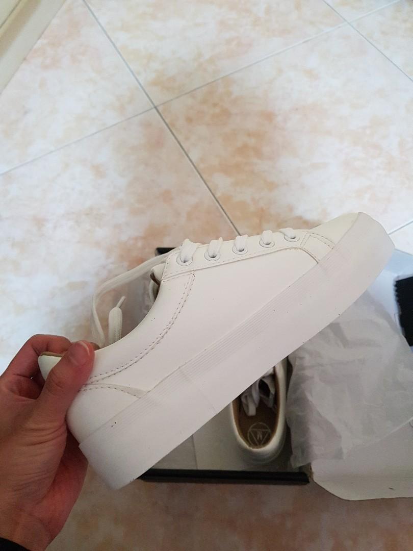 White Sneakers from MISSGUIDED Women s Fashion Footwear Sneakers on Carousell