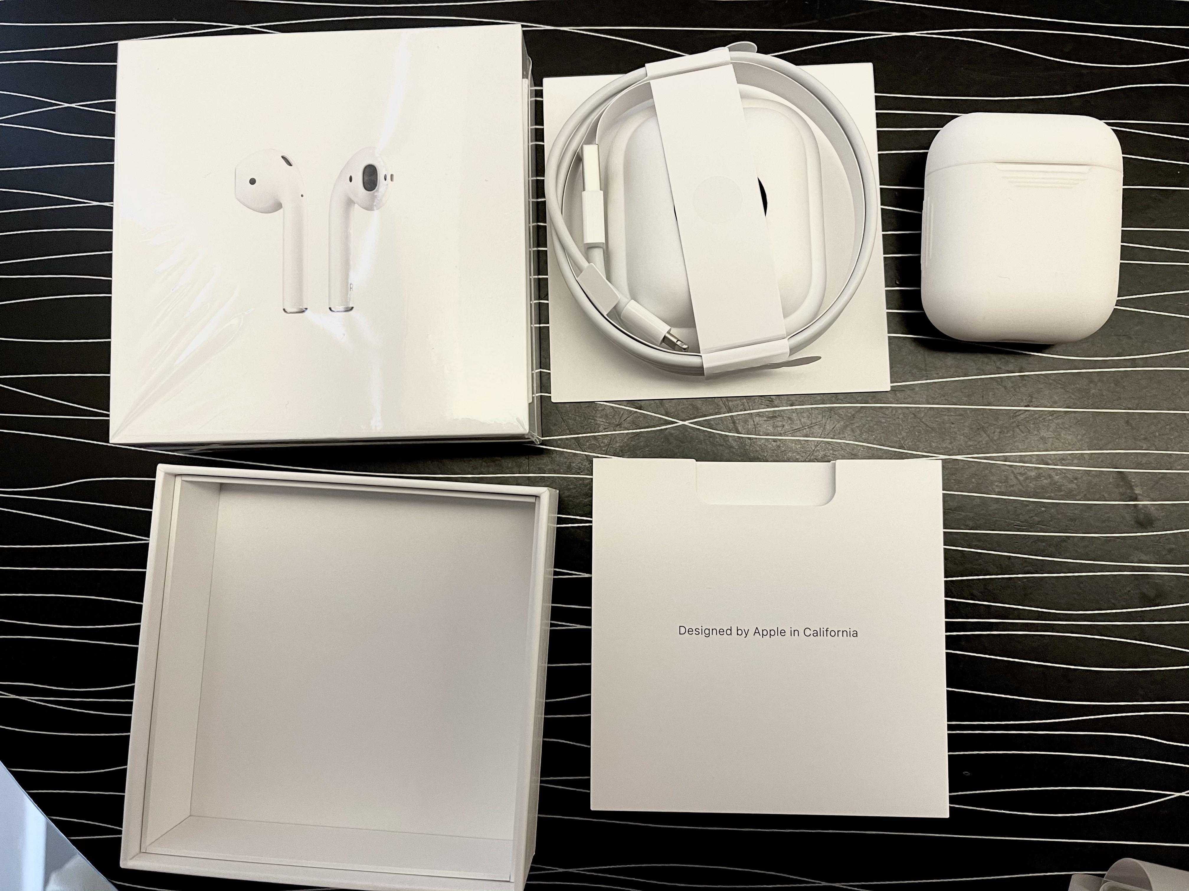 airpods 2 with wired charging case
