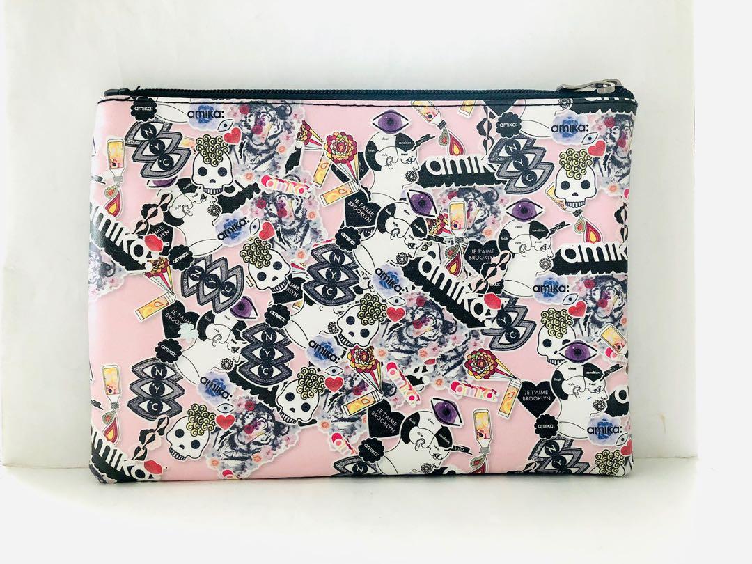 Amika 厚墊ipad Mini Case 化妝袋 防水面層 Size W24 5 X H18cm 全新 女裝 女裝袋 銀包 Carousell Amika 厚墊ipad Mini Case 化妝袋 防水面層 Size W24 5 X H18cm 全新 女裝 女裝袋 銀包 Carousell