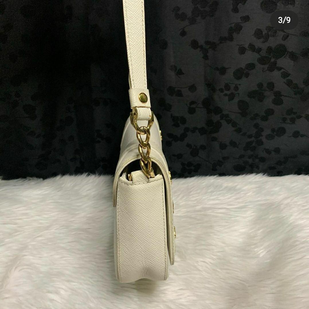Authentic MCM white leather pochette (Category: Luxury Bags & Wallets) located in Quezon City. Submitted by eveclosetsale (Listing ID 1058608405, Image 3). Description: In very good condition ❤️ RFS: need funds, bag rarely used.