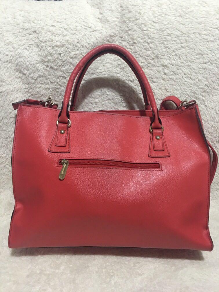 Banabana red saffiano two way (Category: Purses & Pouches) located in Cainta. Submitted by janilen (Listing ID 1058607637, Image 2). Description: .