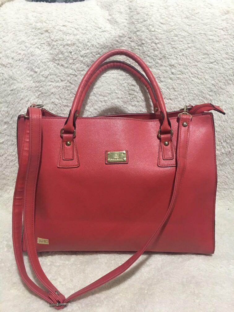 Banabana red saffiano two way (Category: Purses & Pouches) located in Cainta. Submitted by janilen (Listing ID 1058607637, Image 1). Description: .
