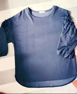 (Category: ) located in . Submitted by fawa.wardrobe (Listing ID 1058550510, Image 1). Description: .
