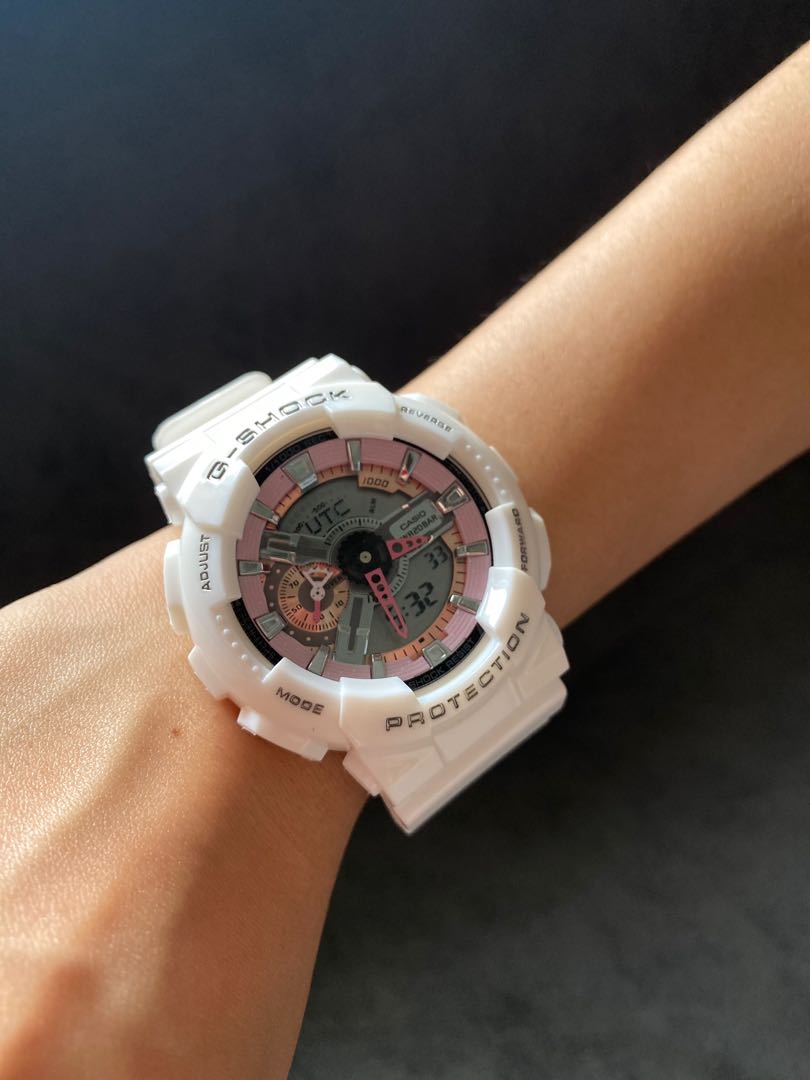 Brand new Casio G Shock wr20bar white pink Mobile Phones