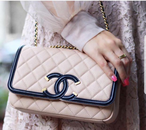 Chanel filigree in beige and black