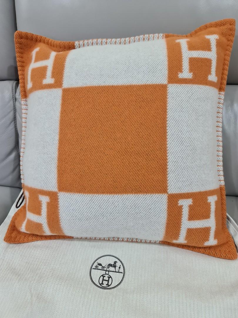 Hermes top pillow orange