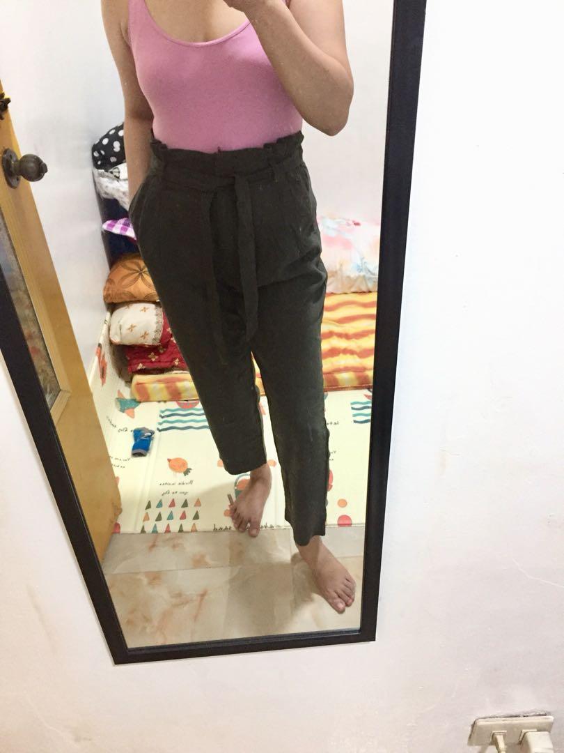 H&M paperbag trouser (Category: Other Bottoms) located in Manila. Submitted by everythingbranded (Listing ID 1056573508, Image 2). Description: New without tag Large size: 40 EU / 12 UK WAIST: 30" (stretch) hips: 40" length: 38" color: khaki green material: 92% viscose+ polyester.