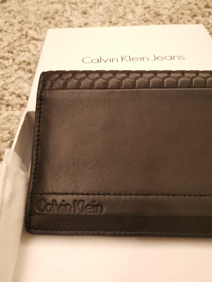 Calvin klein deals passport wallet