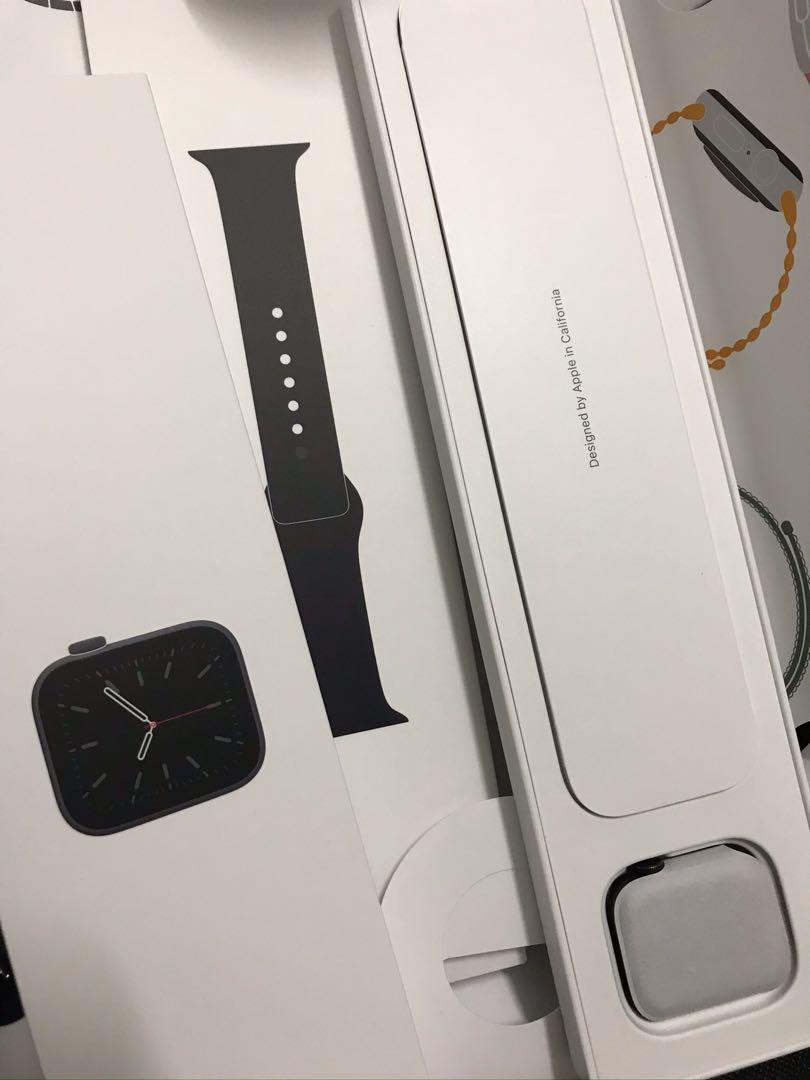 Latest Apple Watch Series 6 S6 40MM Space Gray, Electronics, Others on  Carousell
