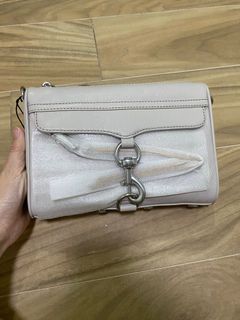 (Category: ) located in . Submitted by weenee_preloved (Listing ID 1058532082, Image 1). Description: .