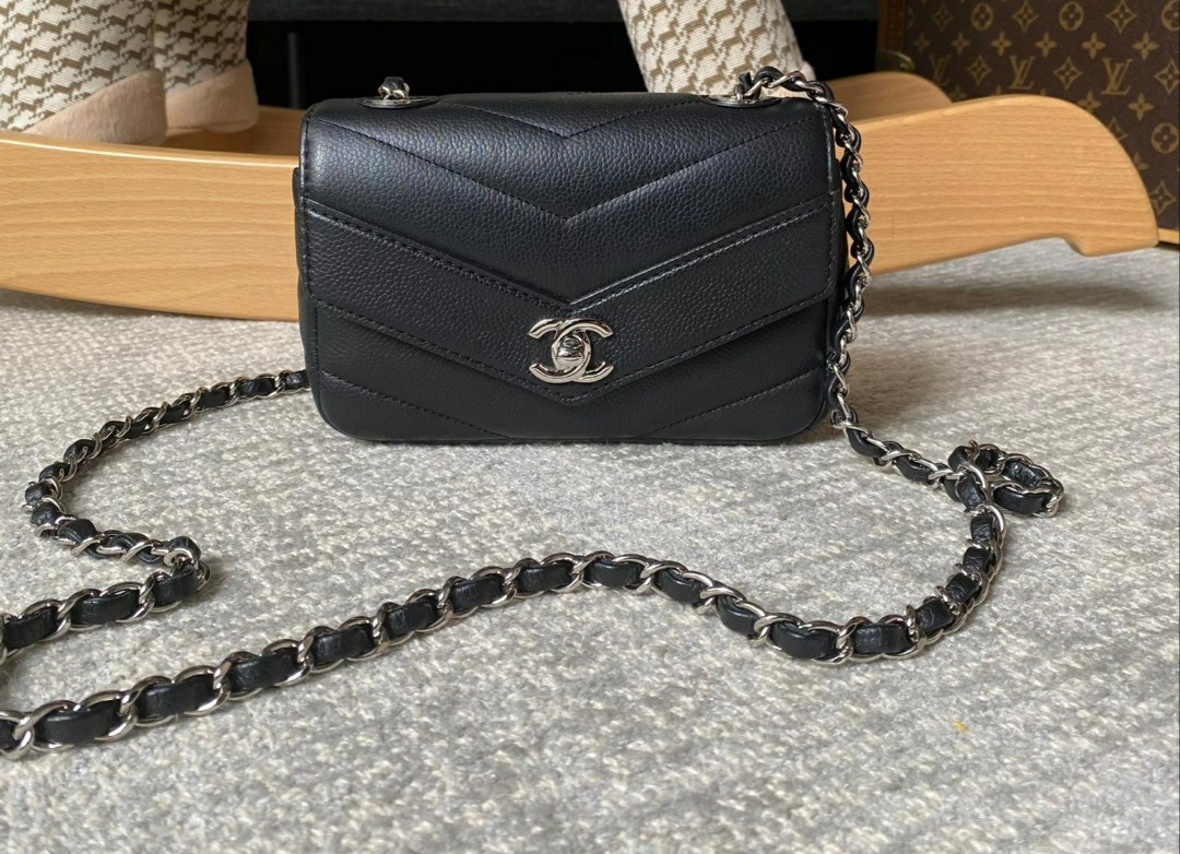 NWT! RARE 🖤 2021 Chanel Classic Small Black Chevron Caviar GHW Flap Bag  Receipt