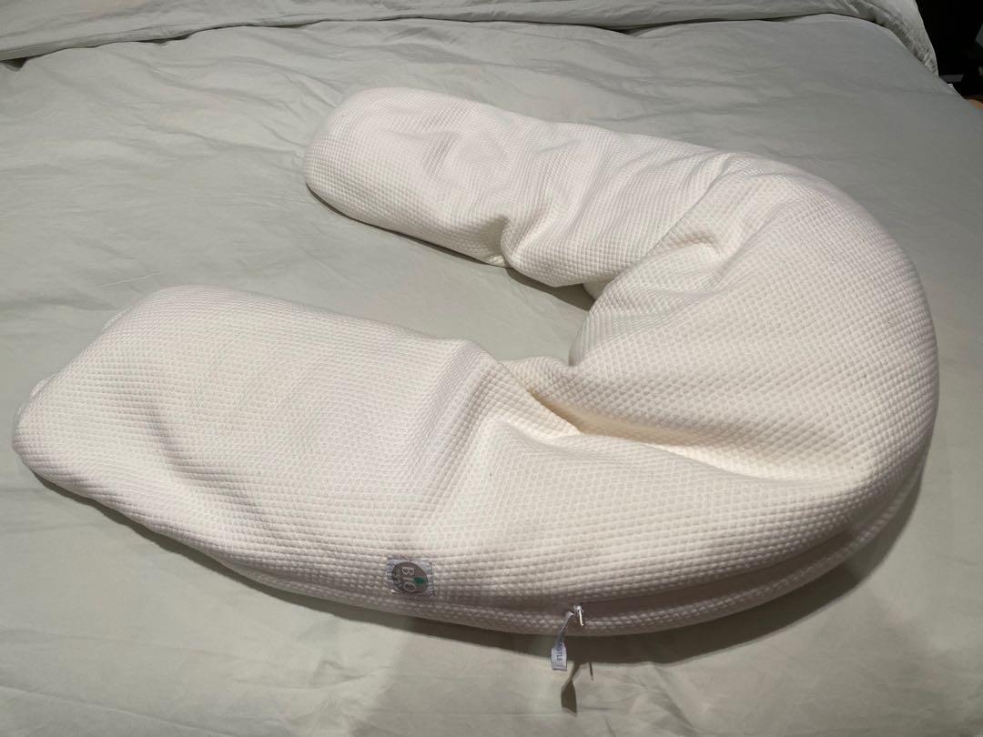 Red castle pregnancy pillow very good condition, Babies & Kids, Maternity on Carousell