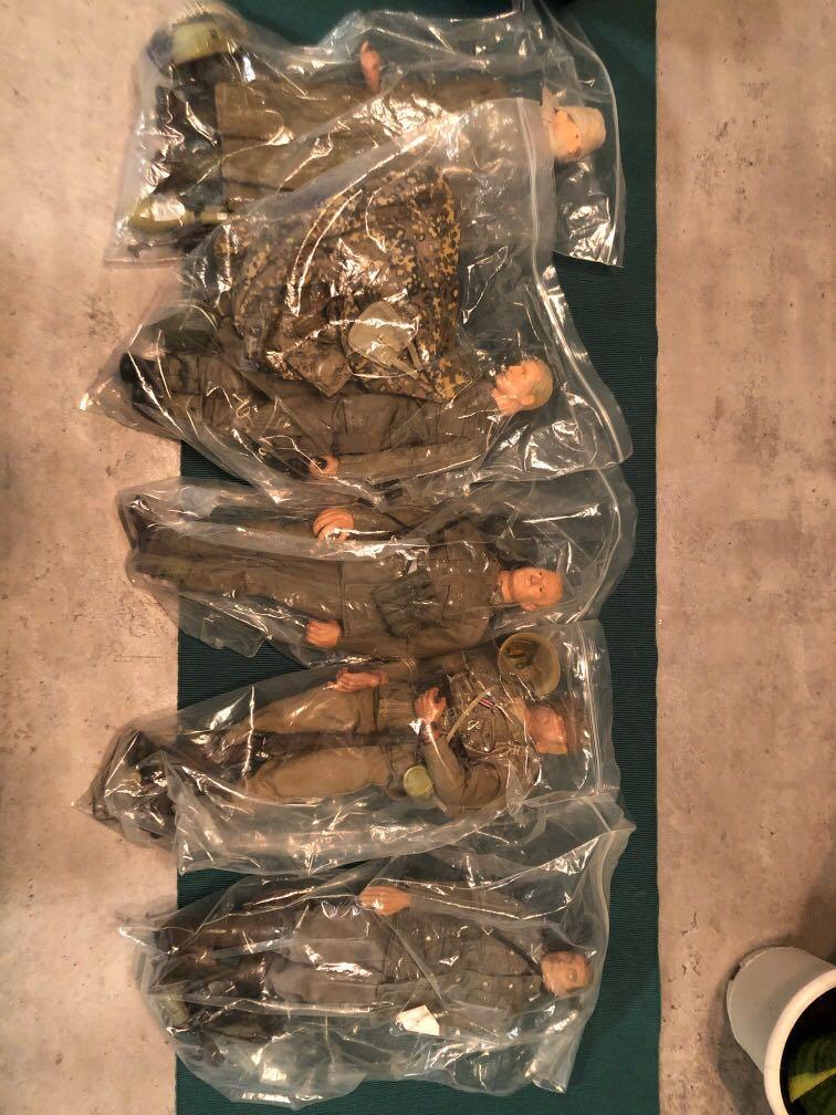 Selling WWII realistic toy soldiers 