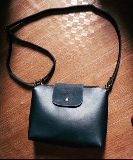 (Category: ) located in . Submitted by fawa.wardrobe (Listing ID 1058557904, Image 1). Description: .