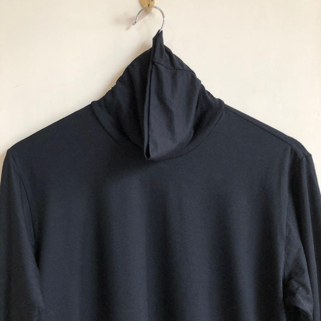 Uniqlo MEN HEATTECH 05 (Category: Sleep and Loungewear) located in Makati City. Submitted by thocph (Listing ID 1058649010, Image 2). Description: .