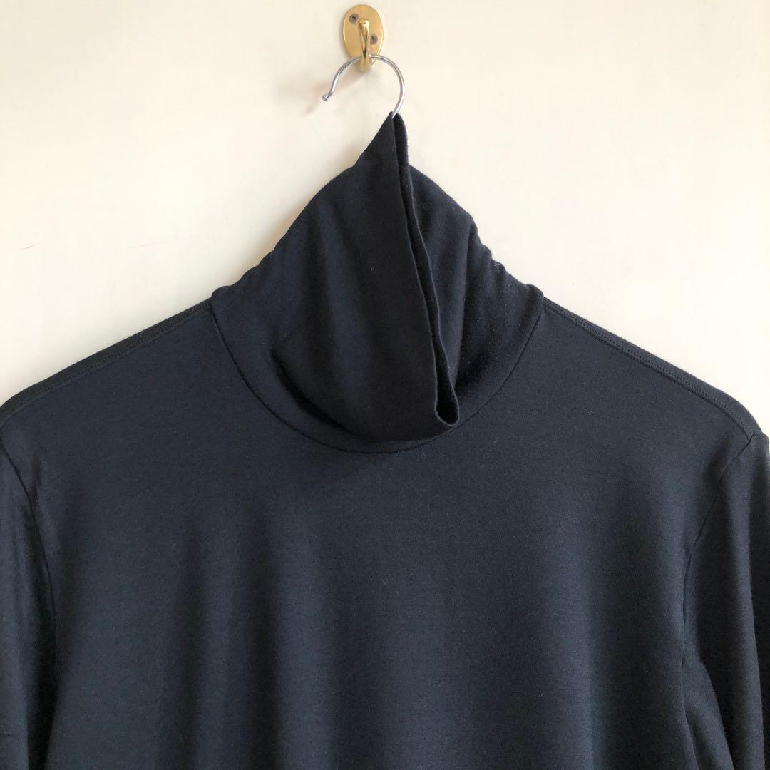 Uniqlo MEN HEATTECH 06 (Category: Sleep and Loungewear) located in Makati City. Submitted by thocph (Listing ID 1058649330, Image 2). Description: .