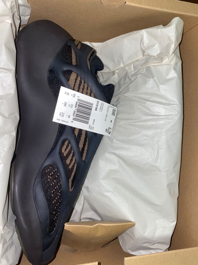 yeezy 700 materials