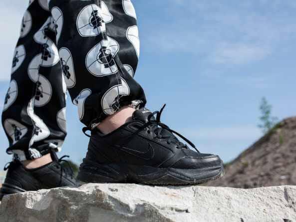 Air monarch IV All black