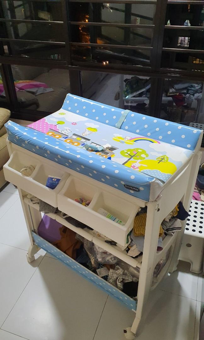 Baby Changing Table with bath tub, Babies & Kids, Bathing & Changing