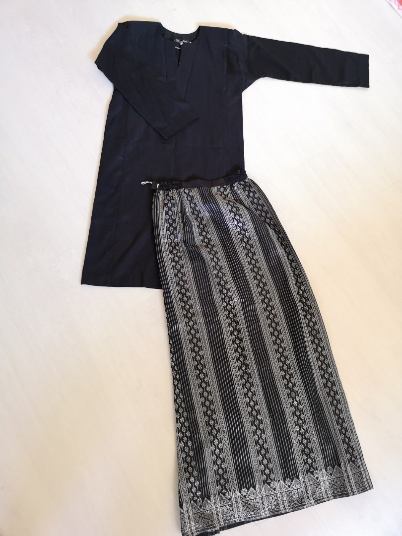 Baju Kurung Hitam With Kain Songket Women S Fashion Muslimah Fashion Baju Kurung Sets On Carousell