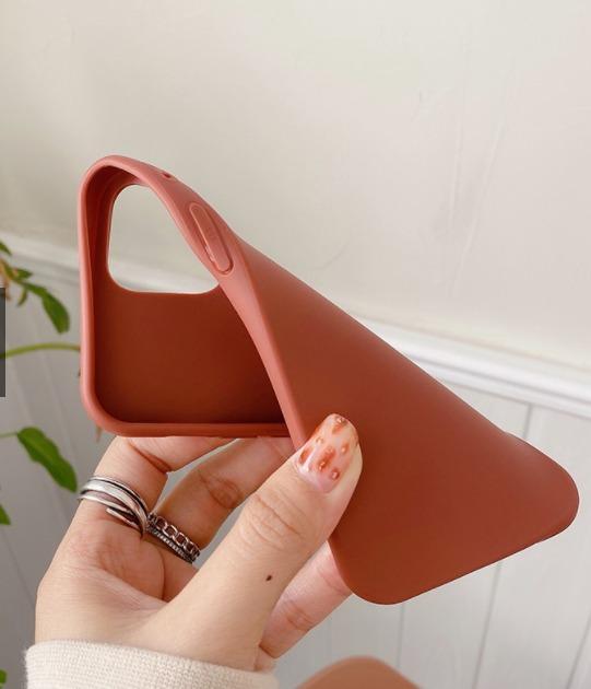 Case iPhone 11 Silicone Solid (Category: Cases & Sleeves) located in Singapore. Submitted by zsilvis (Listing ID 1058779810, Image 2). Description: have 4, buy all at 5$.
