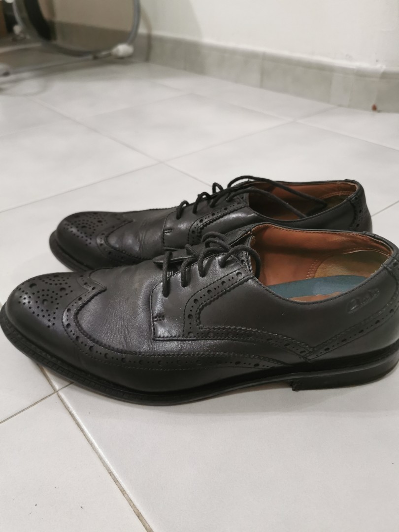 clarks wingtip black