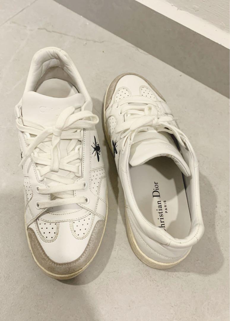 D stock sneakers store
