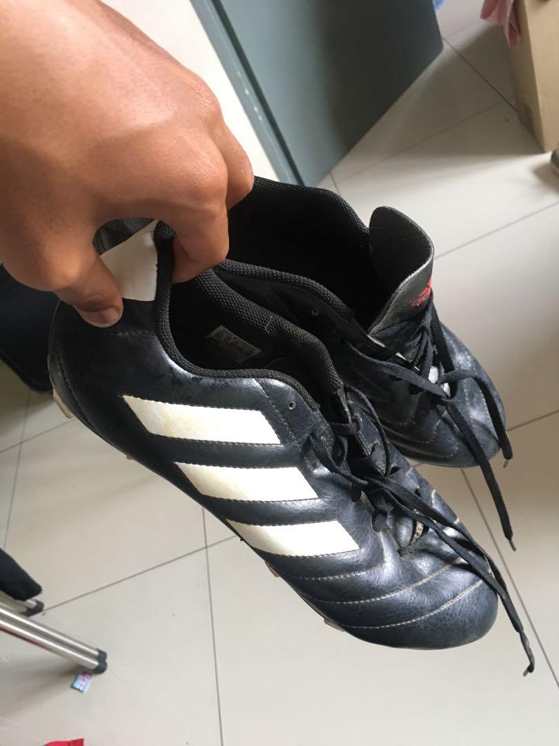 Adidas Football Shoe, Men's Fashion, Activewear on Carousell