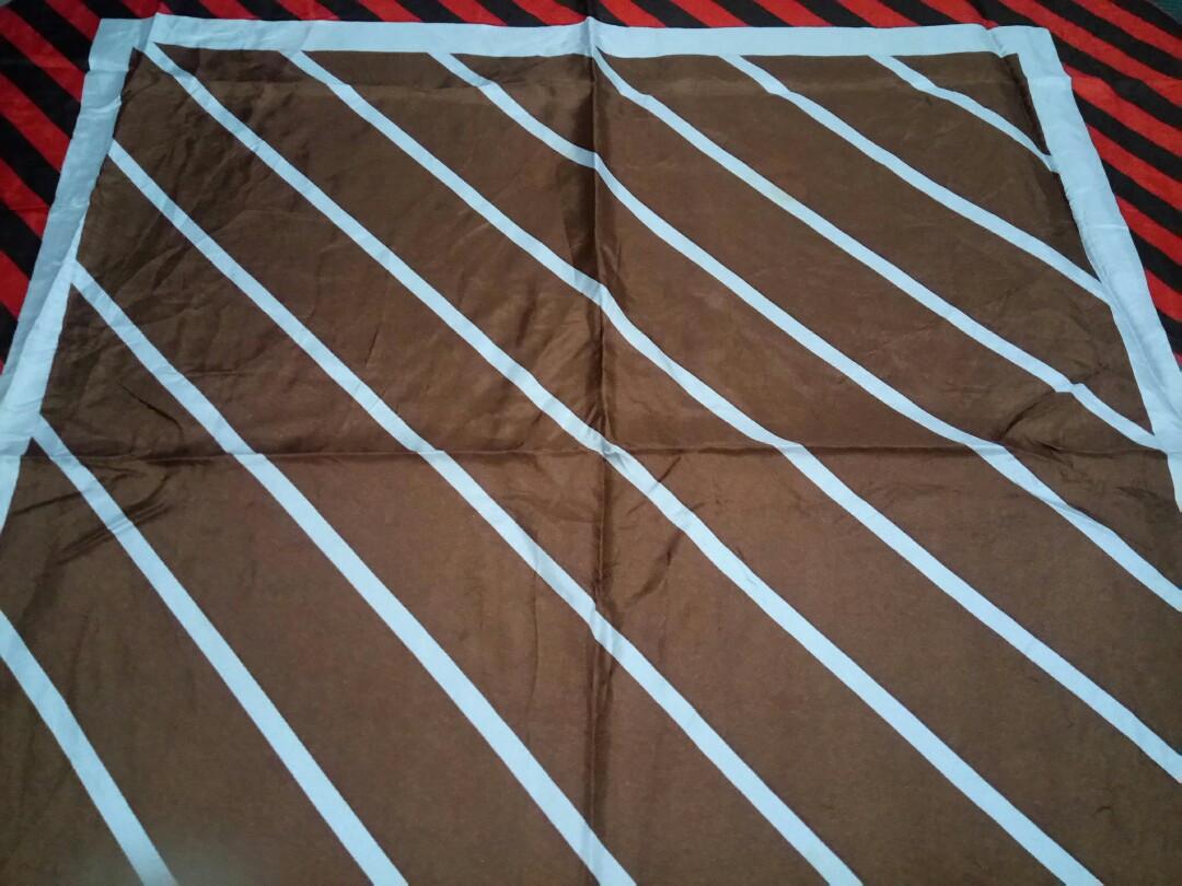 Geometric Print Silk Scarf (Category: Scarves) located in Manila. Submitted by ameri8 (Listing ID 1058798664, Image 2). Description: Size: 34 x 34 inches Material: Silk Flaws: Small red stain (please see 4th picture) Condition: Stored for a long time but still in very good condition.
