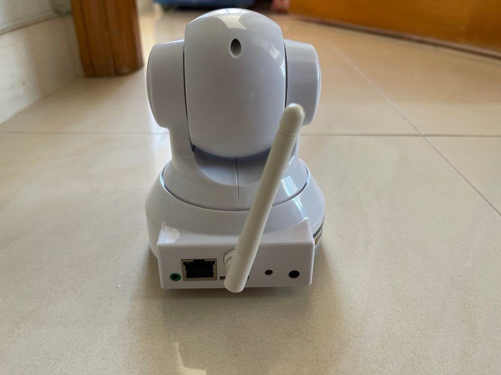 IP Camera （分類：相機）位於 Hong Kong。 由 hens111 提交（商品編號 1058767904，圖片 2）。簡介： 720p 網絡錄像鏡頭 可以用Apps 有三部，港鐵黃埔/旺角/太子站交收。
