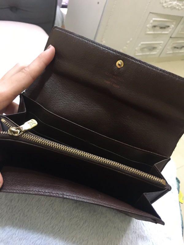 Lv wallet (Category: Luxury Bags & Wallets) located in Manila. Submitted by mishool (Listing ID 1058881727, Image 2). Description: Damier Ebene Sarah Wallet Condition: preloved ( sign of usage) .