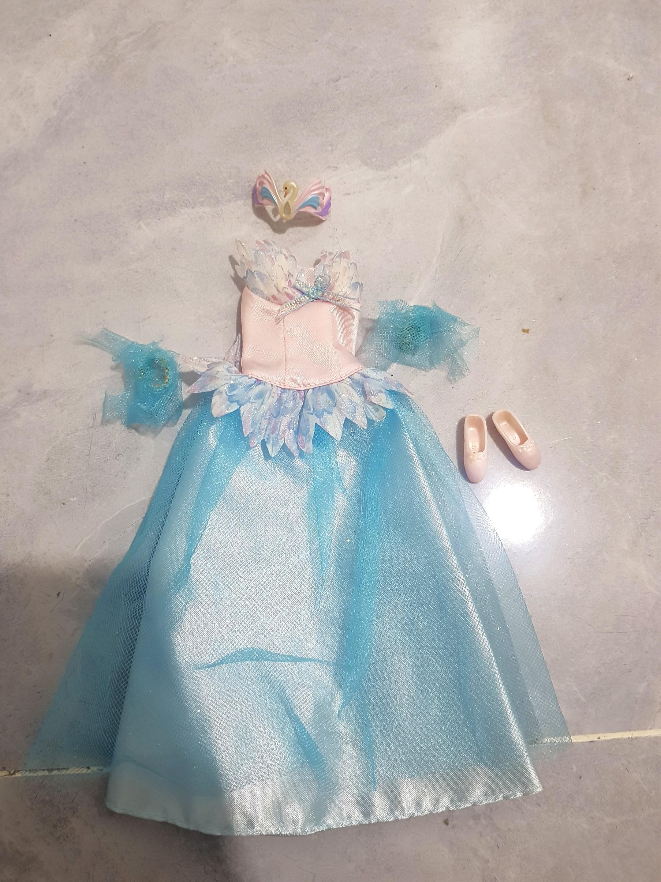 Mattel Barbie Swan Lake dress, Hobbies & Toys, Collectibles & Memorabilia, Vintage Collectibles