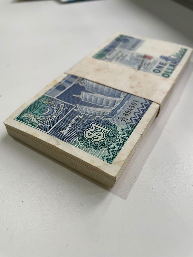 Old Notes (Category: Currency) located in Singapore. Submitted by bits.n.bot (Listing ID 1058841208, Image 3). Description: $100 worth of Old SGD $1 note Serial no from 894501 to 894600.