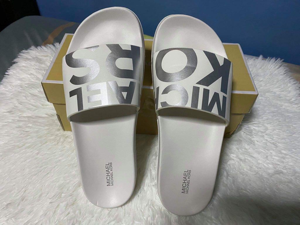 ORIGINAL ‼️ Michael Kors Gilmore Slides Slippers (White Size 39), Women's  Fashion, Footwear, Flats & Sandals on Carousell