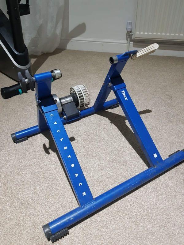 stel je voor In de genade van Broek Selling off non use spare Tacx Indoor CycleTrack Trainer, Sports Equipment,  Bicycles & Parts, Bicycles on Carousell