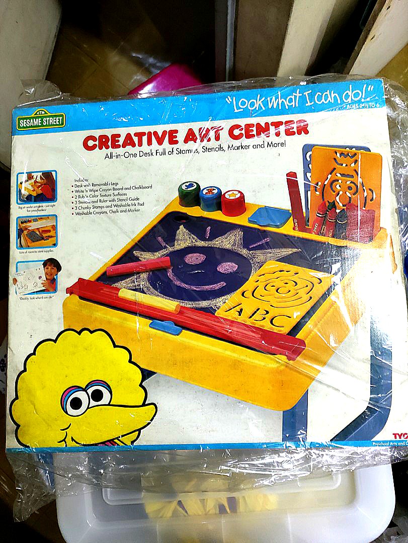 Sesame Street Desk, Hobbies & Toys, Toys & Games on Carousell