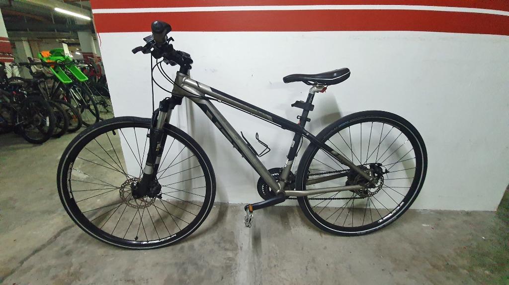 Trek hybrid 8.3 ds outlet