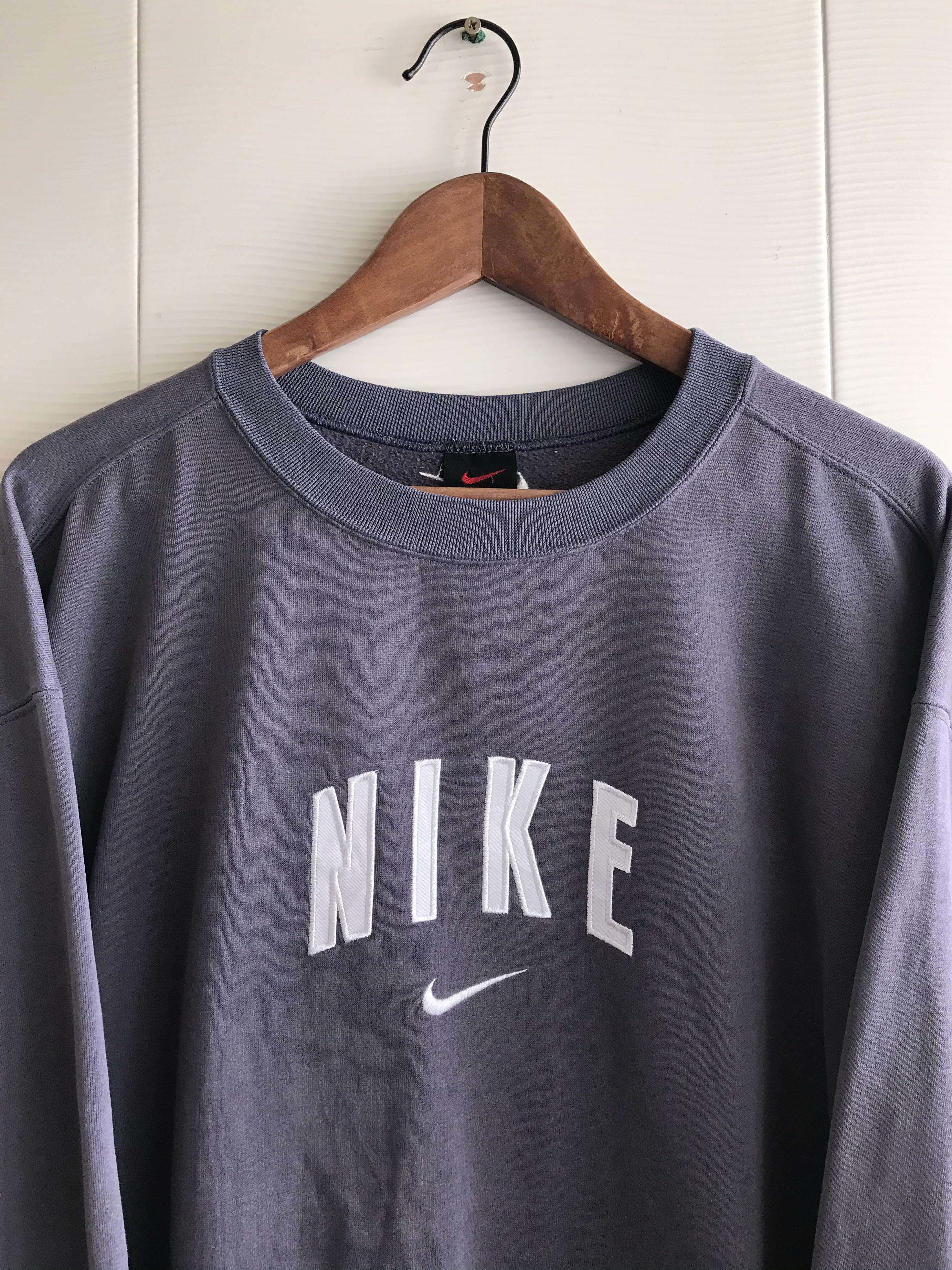 Nike spellout crewneck deals