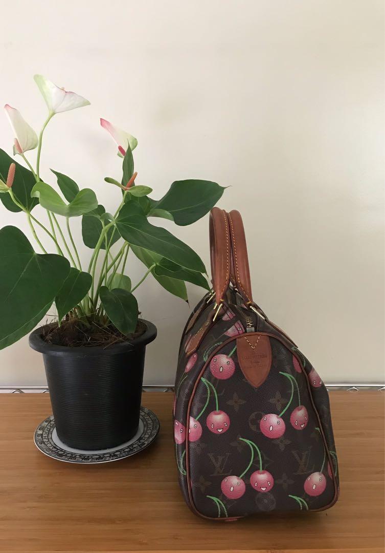 Vintage Louis Vuitton bag (Category: Luxury Bags & Wallets) located in Muntinlupa City. Submitted by belica (Listing ID 1058853854, Image 3). Description: 📌Kindly read the description and check all the photos. 👵🏻Vintage Louis Vuitton bag. Made in France 🇫🇷 🗣FYI, please. Hand me down bag please manage your expectations. Bawal sa maarte pwede sa madiskarte! 📍ALL SALES FINAL!.