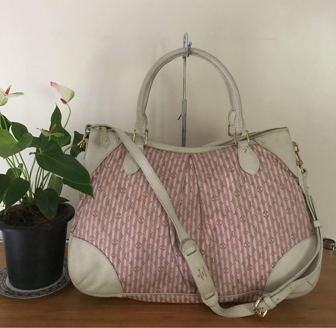 Vintage Louis Vuitton bag (Category: Luxury Bags & Wallets) located in Muntinlupa City. Submitted by belica (Listing ID 1058858428, Image 1). Description: 📌Kindly read the description and check all the photos. 👵🏻Vintage Louis Vuitton bag. Made in France 🇫🇷 🗣FYI, please. Hand me down bag please manage your expectations. Bawal sa maarte pwede sa madiskarte! 📍ALL SALES FINAL!.