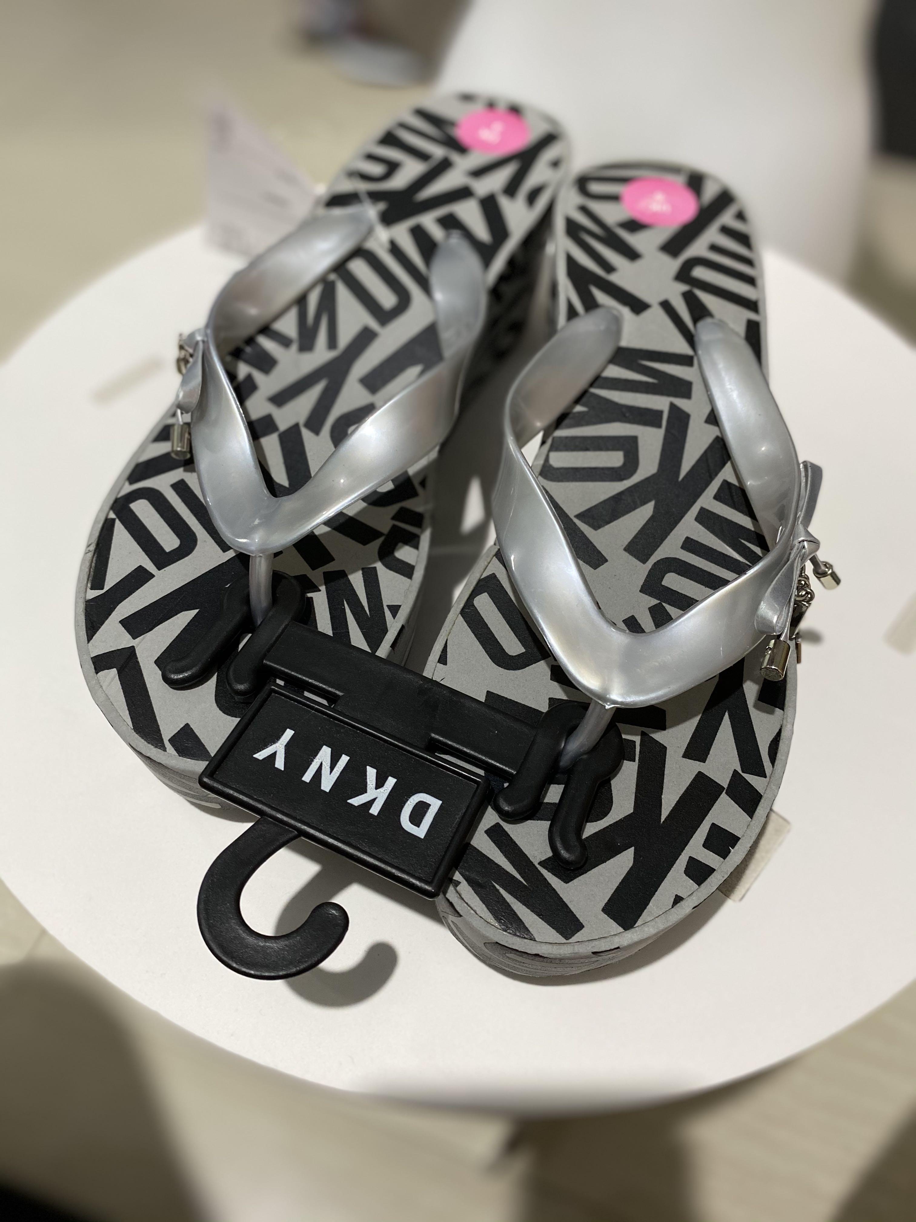 Dkny solar thong sandals deals