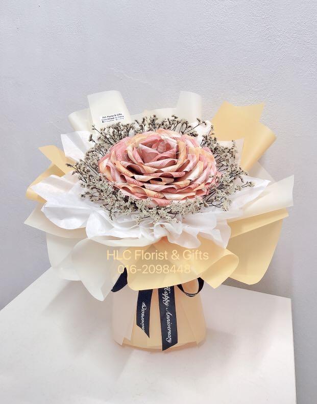 客订周年钱花束 Hobbies Toys Stationery Craft Occasions Party Supplies On Carousell