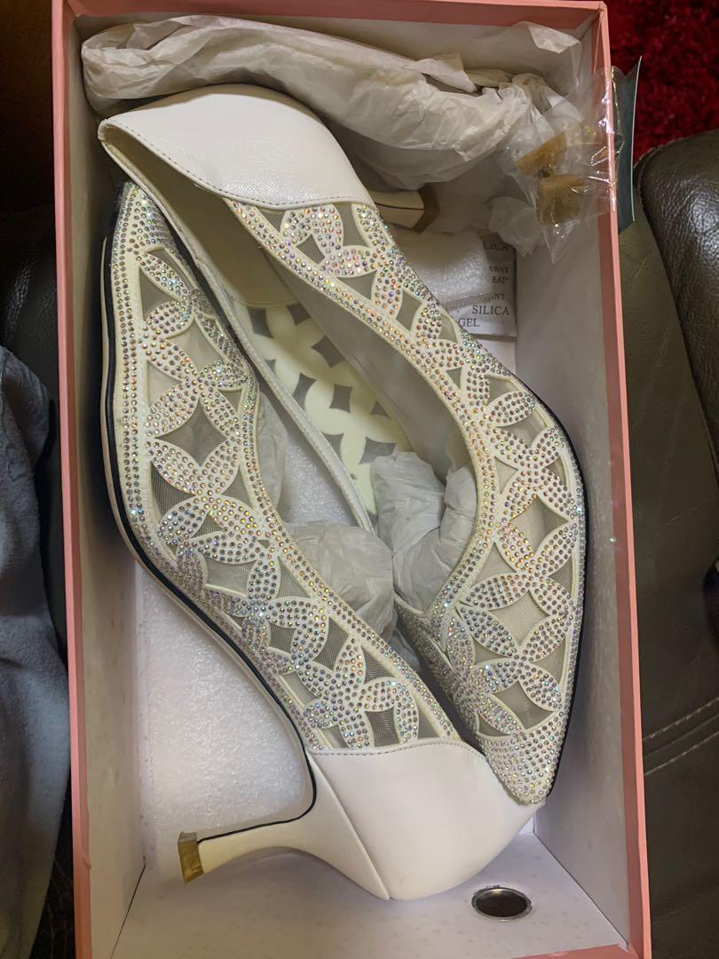 Andre Valentino heels white glitter 
