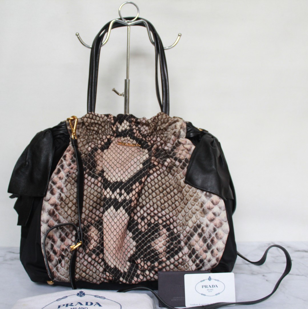 Authentic PRada Pitone Tote with snakeskin embossed and bow accent, Barang  Mewah, Tas \u0026 Dompet di Carousell