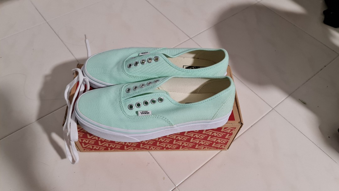 Authentic Vans bay true white shoe
