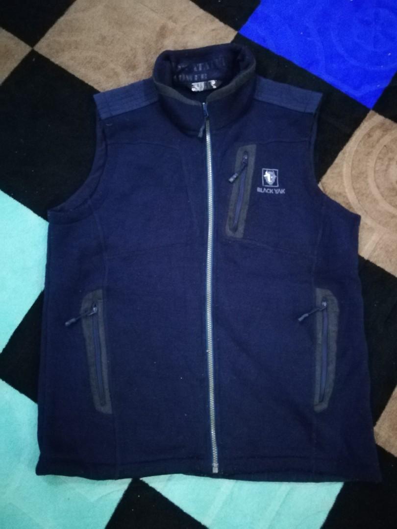 Black yak vest hotsell