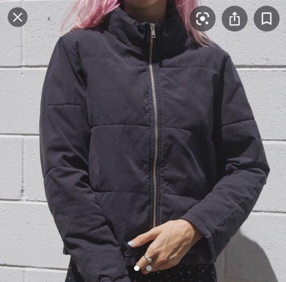 Brandy melville black windbreaker discount