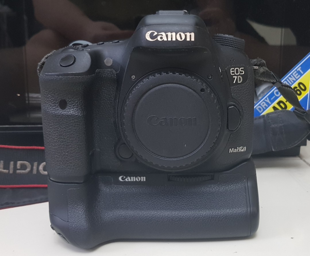 Canon 7D mark ii with battery grip for sale, Photography, Cameras