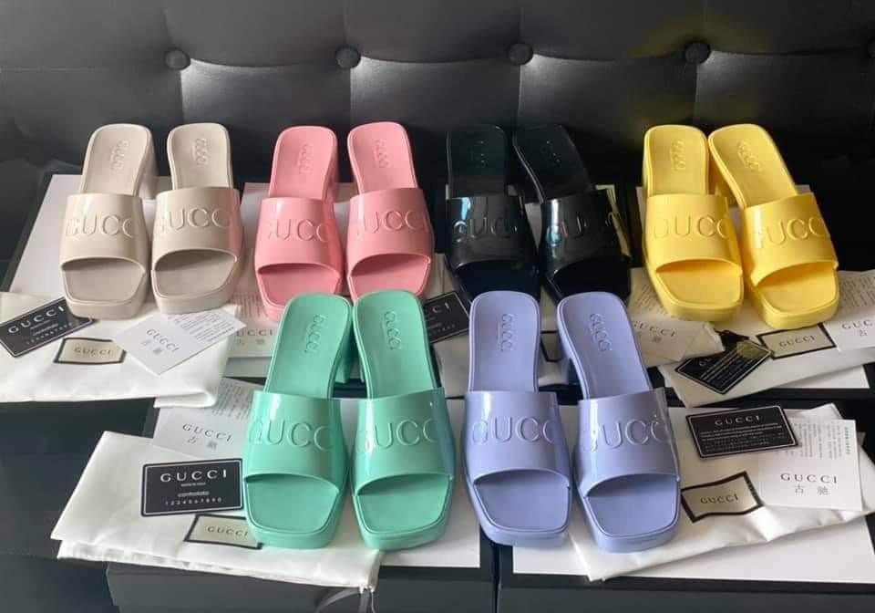 Gucci rubber slides nwoug, Women's Fashion, Footwear, Flats & Sandals on  Carousell