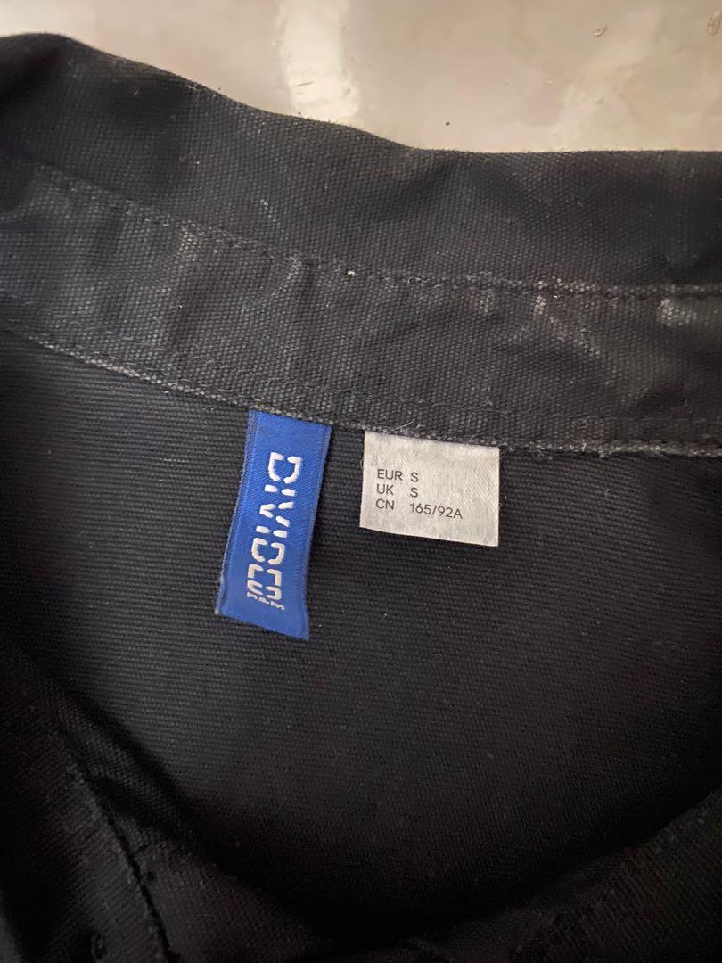 H&M Work Jacket (Category: Coats, Jackets and Outerwear) located in Kuantan. Submitted by ace_store02 (Listing ID 1059080455, Image 3). Description: Urgent Sale!! H&M Work Jacket (preloved)😍 Condition 9/10🔥 Bebas pinhole/koyak Size S fit M Rm60 sahaja Berminat boleh pm segera👍🏻 .